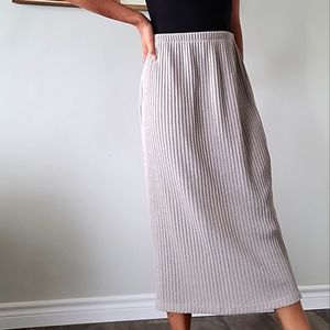 Vintage tan skirt with gold sparkle